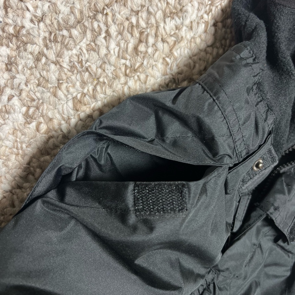Vertical 9’ Girls Snowsuit- Size 2T - Picture 10 of 11